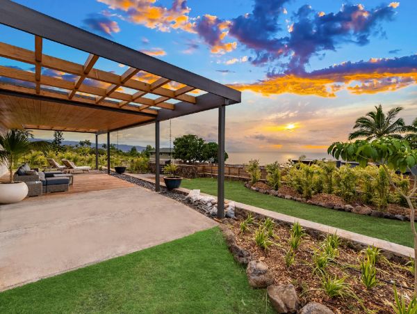 Beautiful Vacation Home in Haleihua Four Bedroom