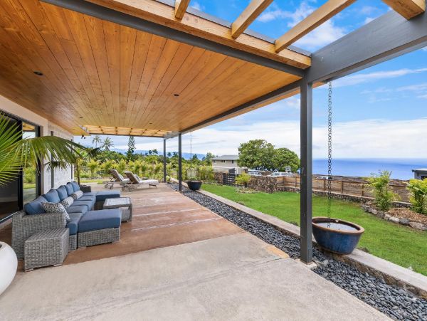 Beautiful Vacation Home in Haleihua Four Bedroom