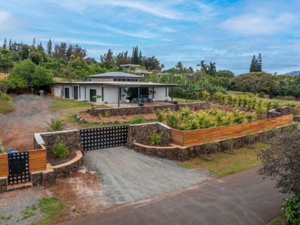 Beautiful Vacation Home in Haleihua Four Bedroom