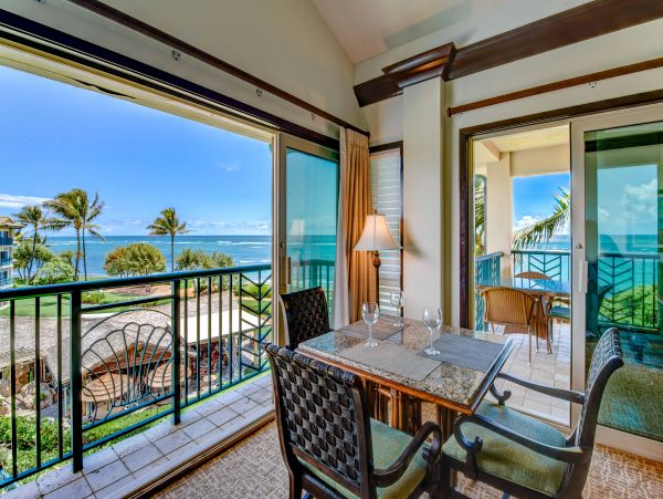 Oceanfront Two Bedroom Vacation Condo in Kapaa