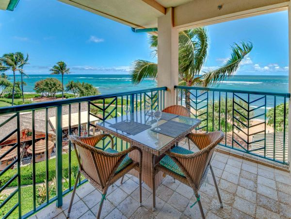 Oceanfront Two Bedroom Vacation Condo in Kapaa