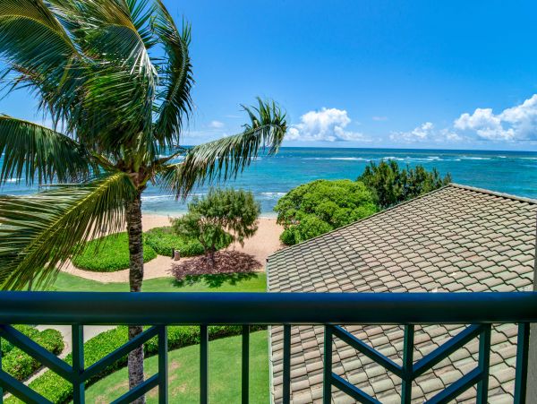 Oceanfront Two Bedroom Vacation Condo in Kapaa