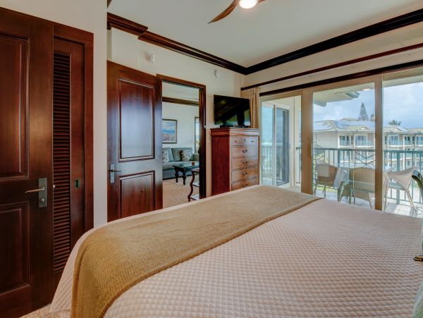 Oceanfront Two Bedroom Vacation Condo in Kapaa
