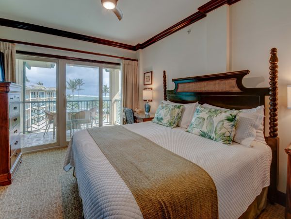 Oceanfront Two Bedroom Vacation Condo in Kapaa
