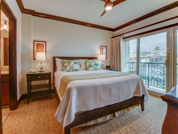 Oceanfront Two Bedroom Vacation Condo in Kapaa