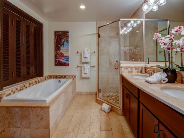 Oceanfront Two Bedroom Vacation Condo in Kapaa