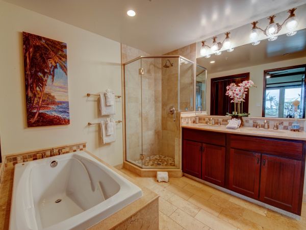 Oceanfront Two Bedroom Vacation Condo in Kapaa