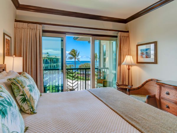 Oceanfront Two Bedroom Vacation Condo in Kapaa