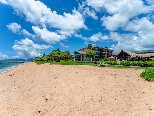 Oceanfront Two Bedroom Vacation Condo in Kapaa