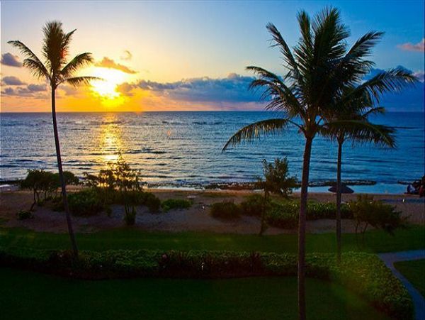 Oceanfront Two Bedroom Vacation Condo in Kapaa