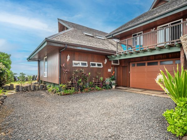 Beachfront Paradise in Kapa'a: A Luxurious Hawaiian Retreat
