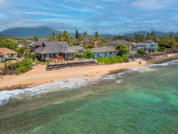 Beachfront Paradise in Kapa'a: A Luxurious Hawaiian Retreat