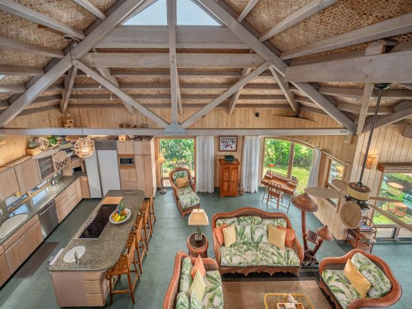 Beachfront Paradise in Kapa'a: A Luxurious Hawaiian Retreat