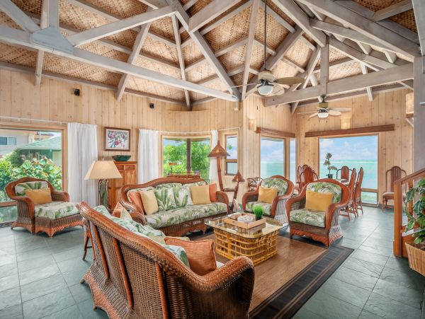 Beachfront Paradise in Kapa'a: A Luxurious Hawaiian Retreat