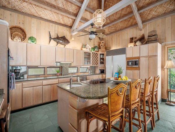 Beachfront Paradise in Kapa'a: A Luxurious Hawaiian Retreat