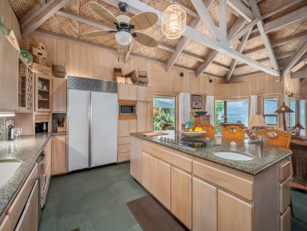 Beachfront Paradise in Kapa'a: A Luxurious Hawaiian Retreat