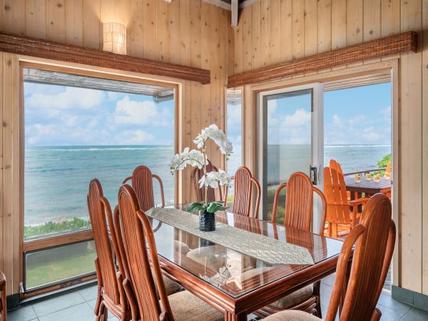 Beachfront Paradise in Kapa'a: A Luxurious Hawaiian Retreat