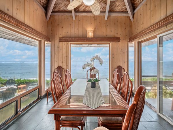 Beachfront Paradise in Kapa'a: A Luxurious Hawaiian Retreat