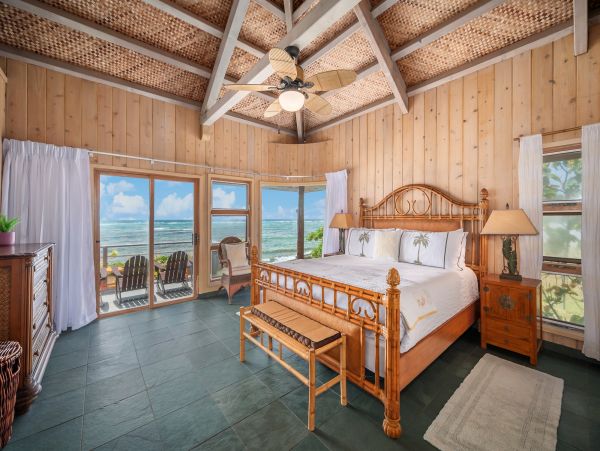 Beachfront Paradise in Kapa'a: A Luxurious Hawaiian Retreat