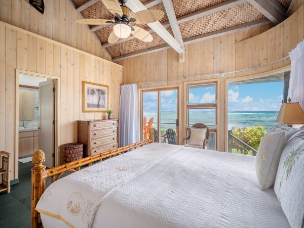 Beachfront Paradise in Kapa'a: A Luxurious Hawaiian Retreat