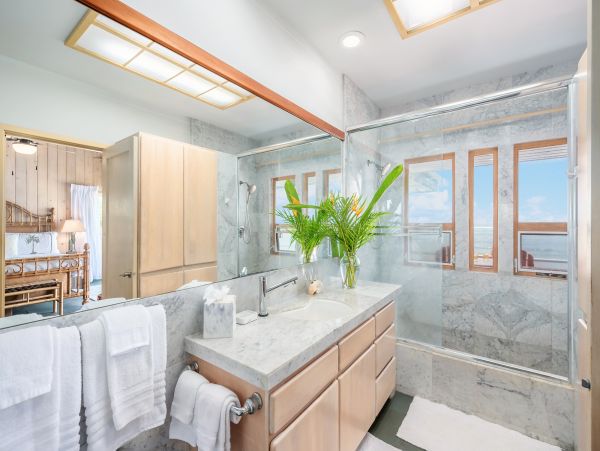 Beachfront Paradise in Kapa'a: A Luxurious Hawaiian Retreat