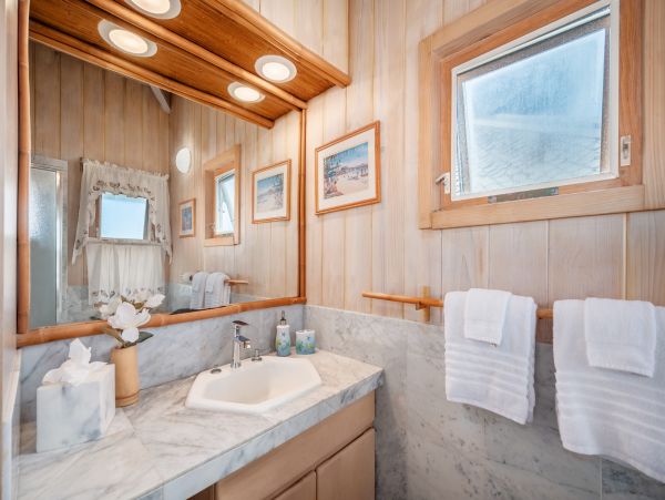 Beachfront Paradise in Kapa'a: A Luxurious Hawaiian Retreat