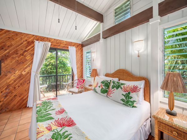 Beachfront Paradise in Kapa'a: A Luxurious Hawaiian Retreat