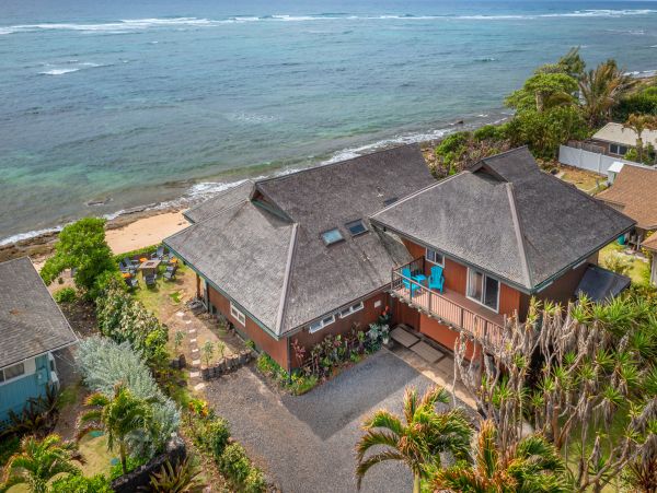 Beachfront Paradise in Kapa'a: A Luxurious Hawaiian Retreat