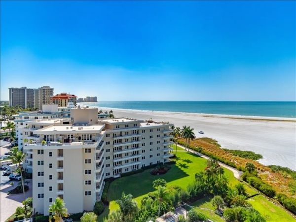 Beach Vacation Condo on Marco Island Sleeps Four Guests