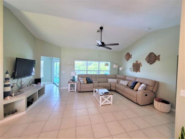Three Bedroom Vacation Home in Marco Island With Pool