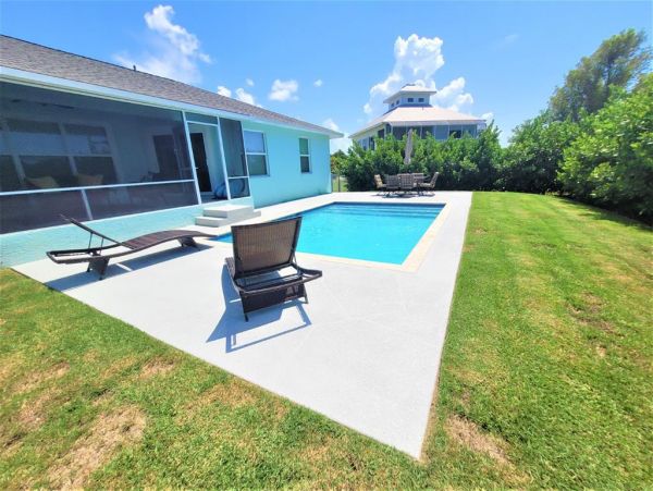 Three Bedroom Vacation Home in Marco Island With Pool