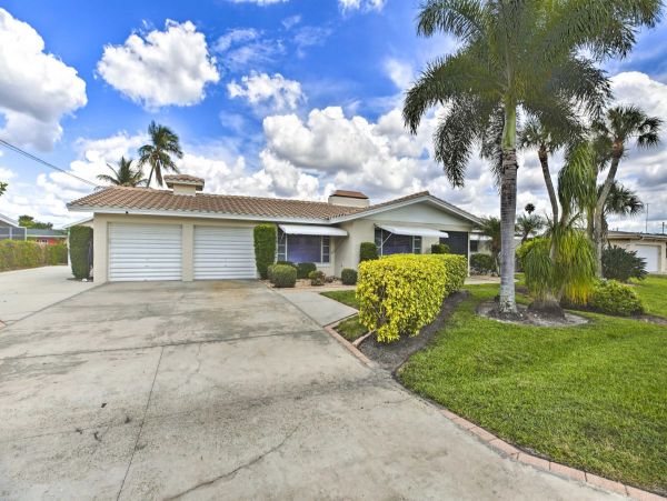 Canal-Front Vacation Home w/Pool & Boat Dock in Fort Myers