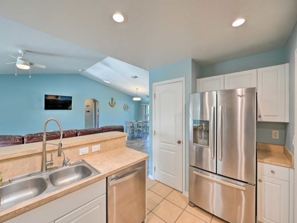 Cape Coral Vacation Home with Private Caged Pool