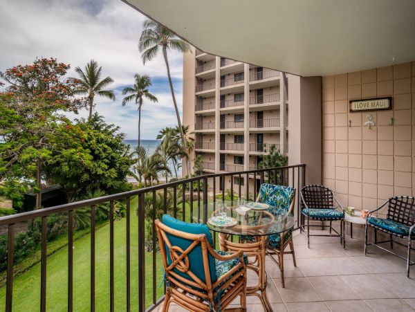 Gorgeous 1 Bedroom Vacation Beach Condo in Lahaina Sleeps 4