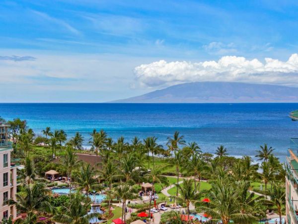 Stunning Vacation Penthouse in Kaanapali Sleeps Six Guests
