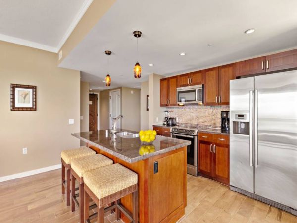 Stunning Vacation Penthouse in Kaanapali Sleeps Six Guests