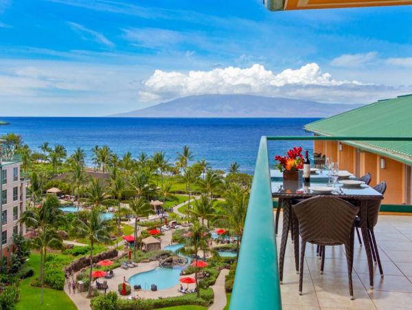 Stunning Vacation Penthouse in Kaanapali Sleeps Six Guests
