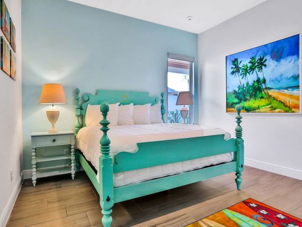Posh Nine Bedroom Vacation Pool Home in Kissimmee Sleeps 20