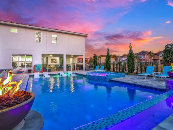 Posh Nine Bedroom Vacation Pool Home in Kissimmee Sleeps 20