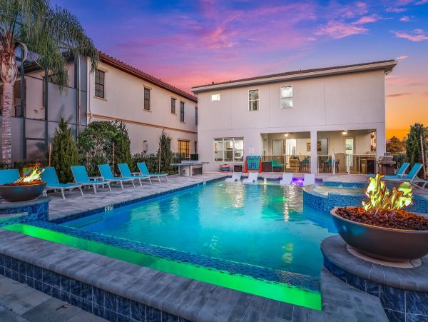 Posh Nine Bedroom Vacation Pool Home in Kissimmee Sleeps 20