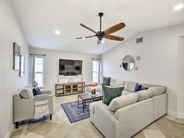 Cape Coral Vacation Rental Private Caged Pool & Canal View