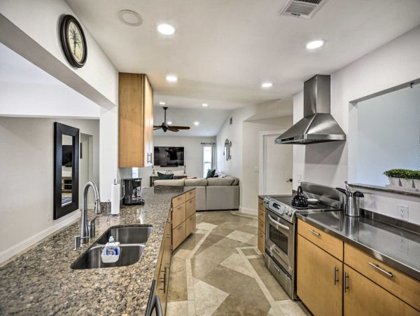 Cape Coral Vacation Rental Private Caged Pool & Canal View