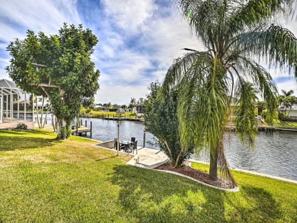 Cape Coral Vacation Rental Private Caged Pool & Canal View