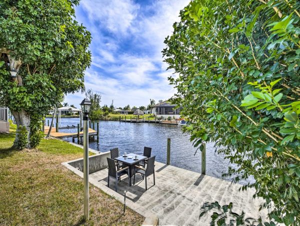Cape Coral Vacation Rental Private Caged Pool & Canal View