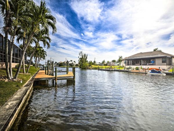 Cape Coral Vacation Rental Private Caged Pool & Canal View