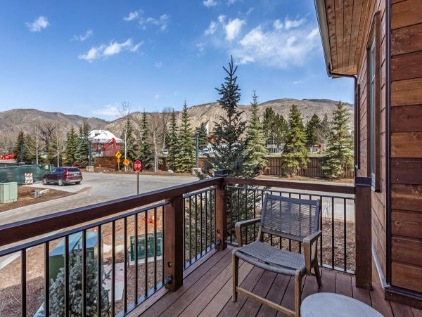 Ski in Ski Out Three Bedroom Luxury Townhome in Avon