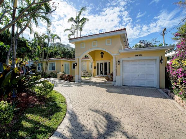 Fort Lauderdale Vacation Home Walk the Path To the Beach!