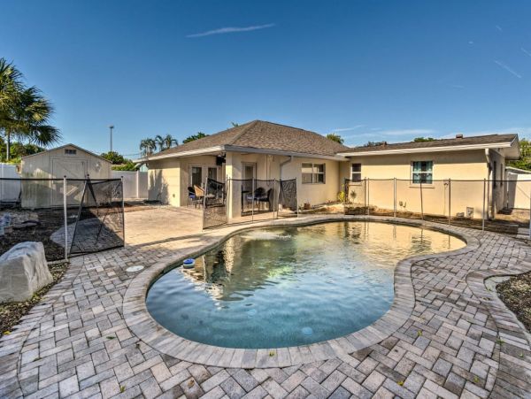 Three Bedroom Well-Appointed Bradenton Home with Private Pool