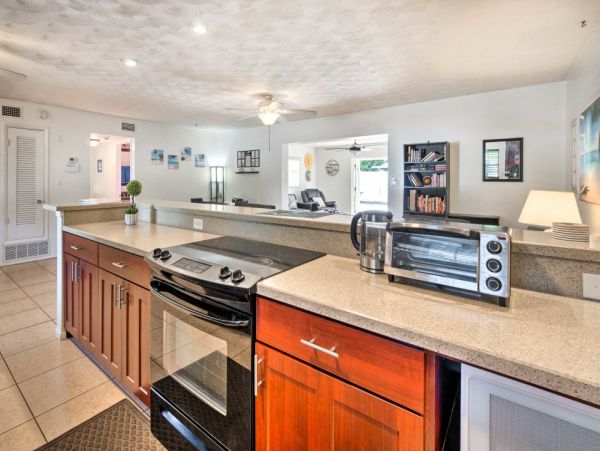 Three Bedroom Well-Appointed Bradenton Home with Private Pool