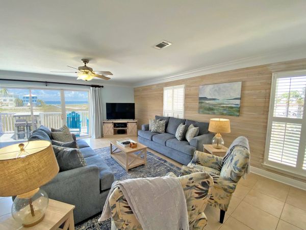 Beautiful Beach Vacation Home Sleeps 18 in Pensacola Beach